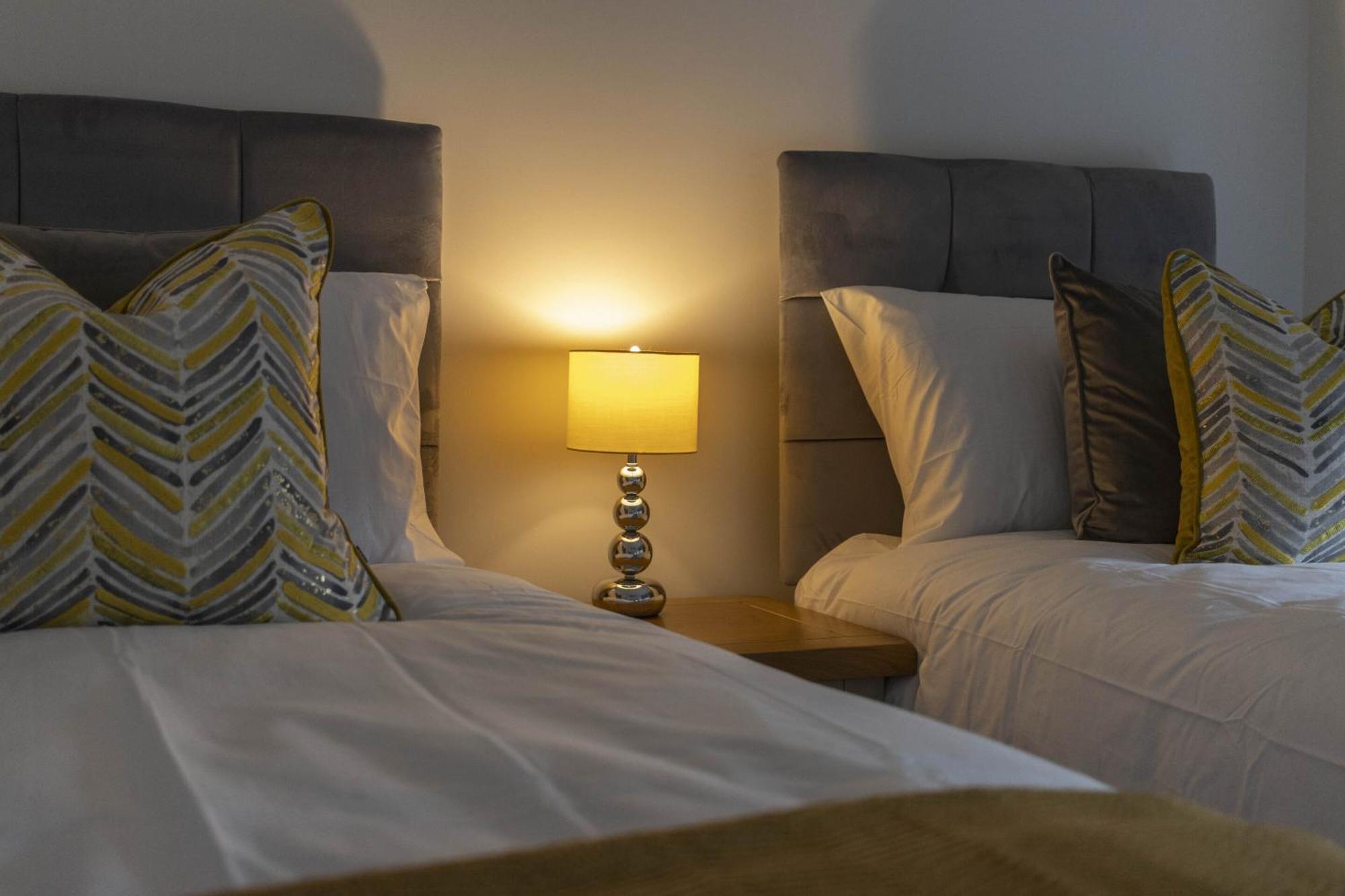 엑서터 Linacre 11 - Modern 2 Bed Behind The Cathedral With Free Parking And Fast Wifi 아파트 외부 사진